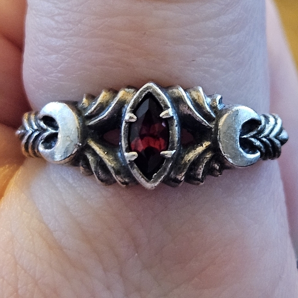 Arcana Obscura Artemis Ring Sterling Silver Garnet - Picture 3 of 6